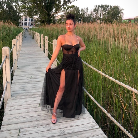 Windsor Dresses & Skirts - Windsor Maxi Black Corset Dress w/ (Removable) Gold Chain Straps